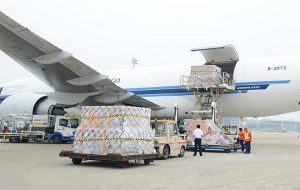 phụ phí trong vận tải hàng không
