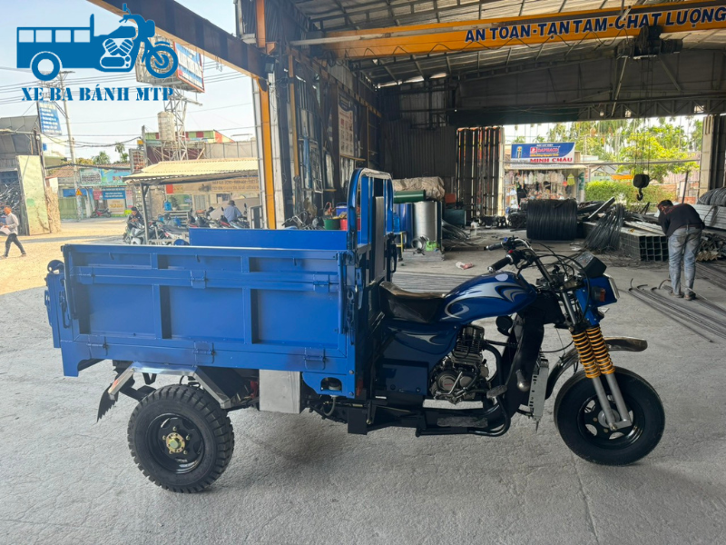 Xe ba gác chuẩn bị được bàn giao cho khách hàng