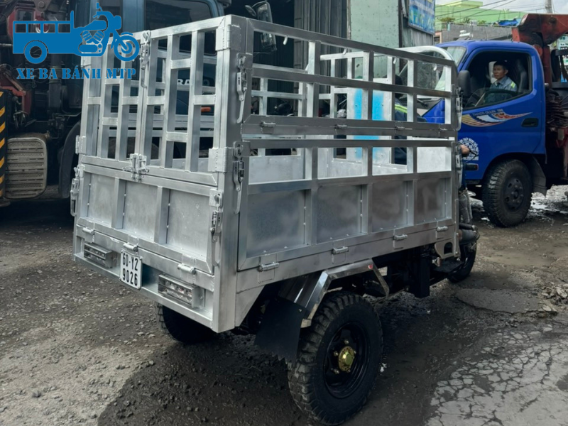 Xe ba bánh có khoang chứa hàng lớn