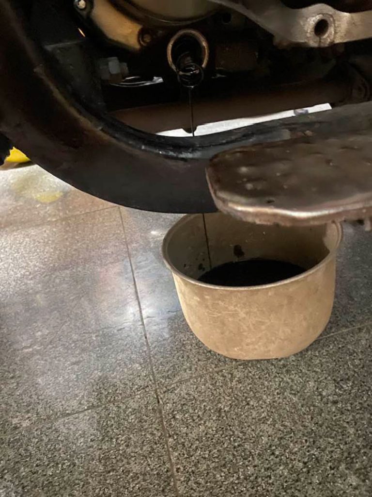 Bao lâu thì cần thay nhớt xe ba gác một lần?